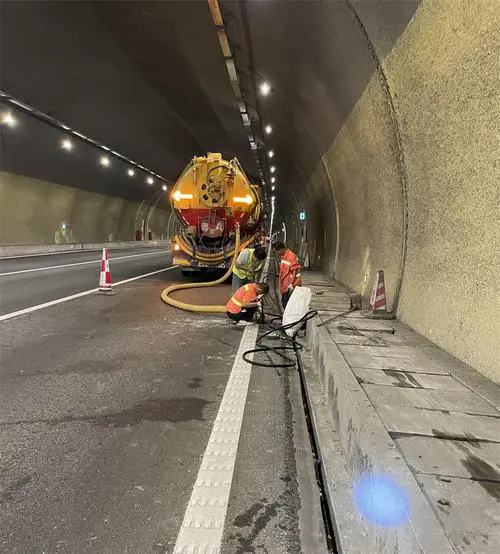 兴业隧道排水渠清淤